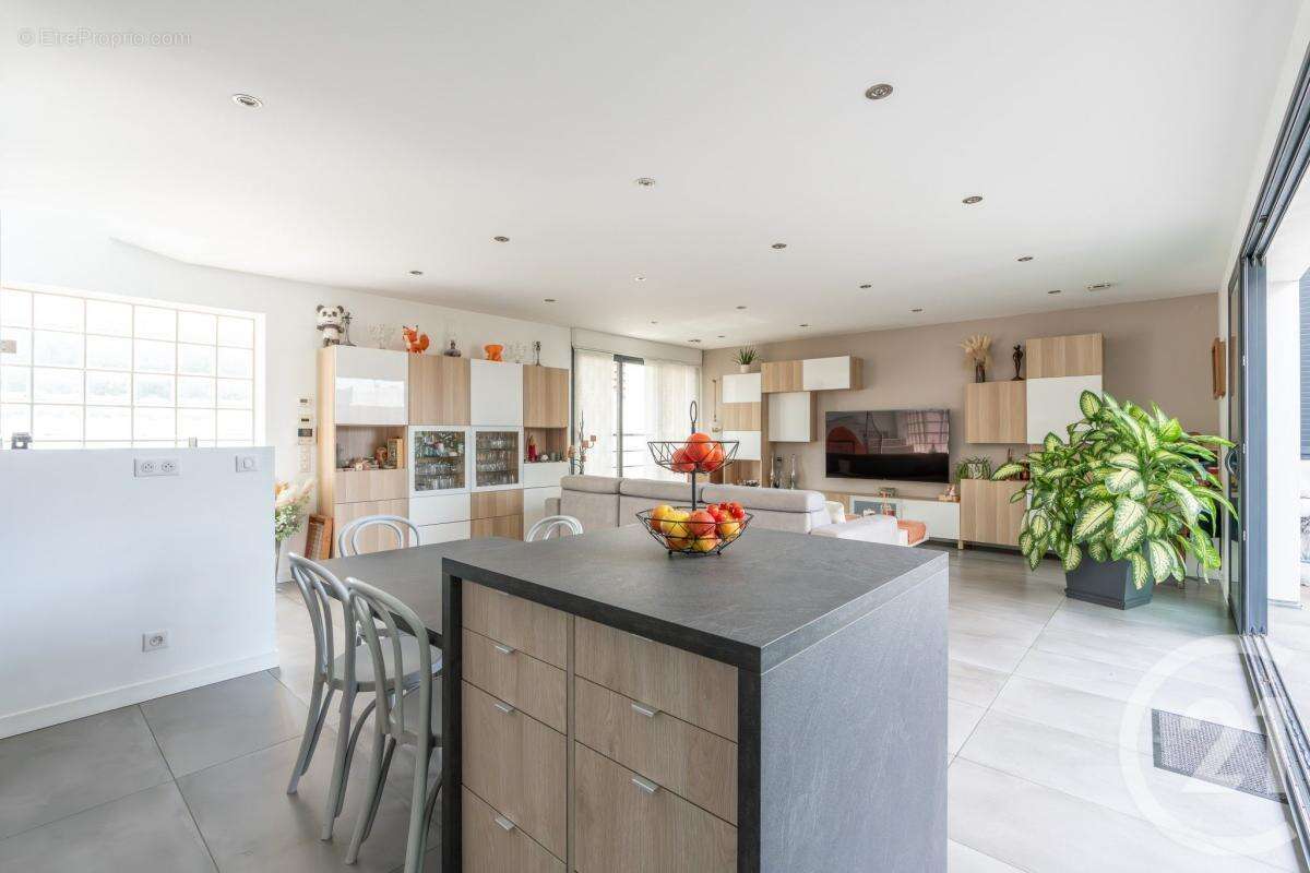 Appartement à FONTENAY-SOUS-BOIS