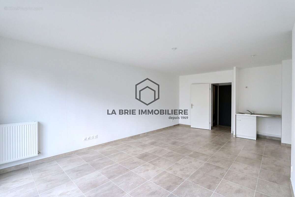 Appartement 73 m² à Emerainville  - photo 4