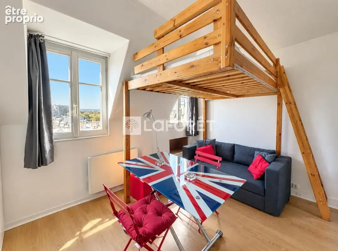 Appartement à PARIS-16E