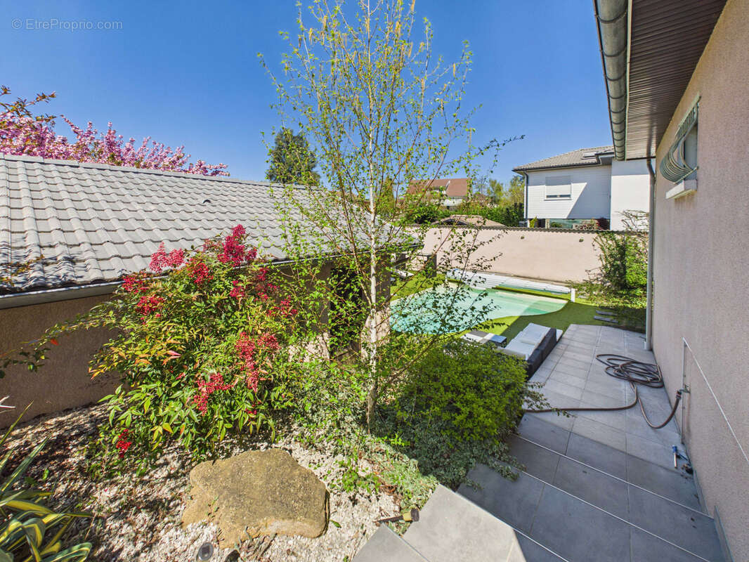 Maison à MONTROND-LES-BAINS