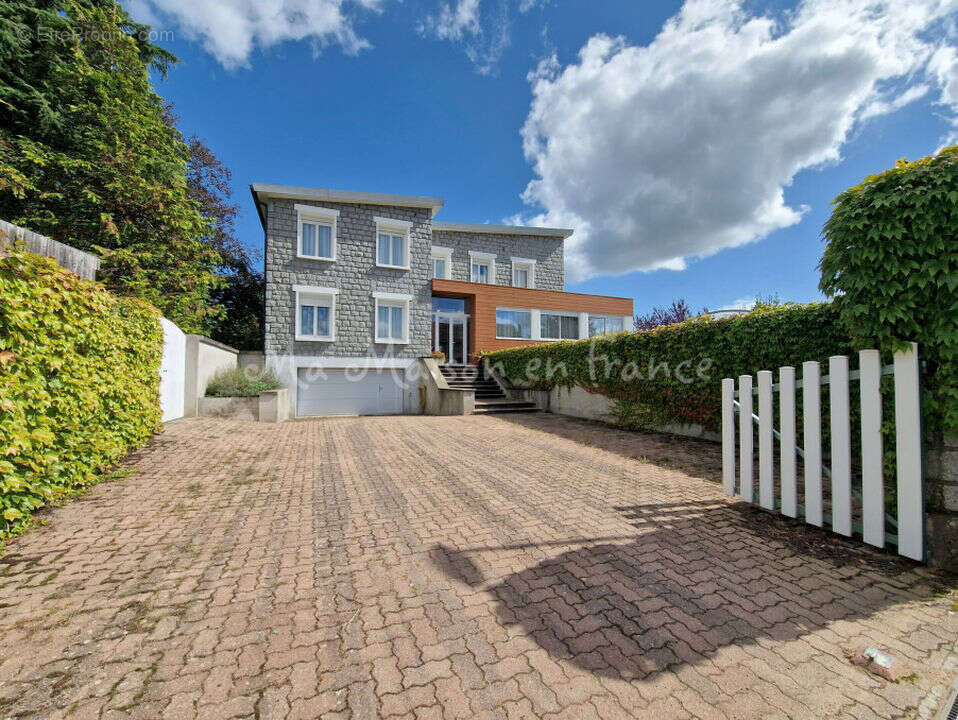 Maison à SAINT-POURCAIN-SUR-SIOULE