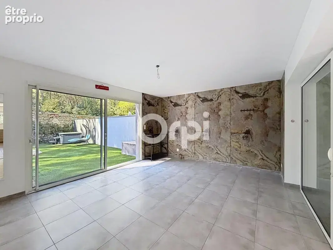 ** Maison 3 pièces 88 m2 + remise 24 m2 - Stationnements et jardin ** - photo 5