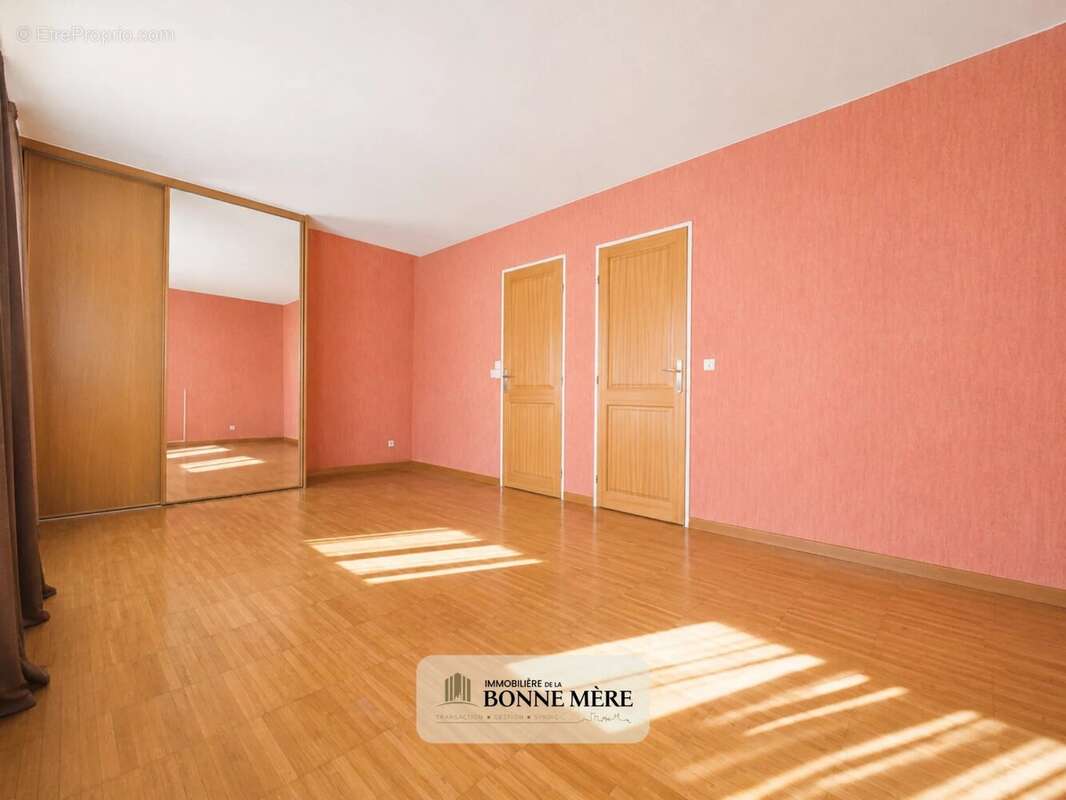 Appartement 90 m² à Marseille-11e  - photo 8