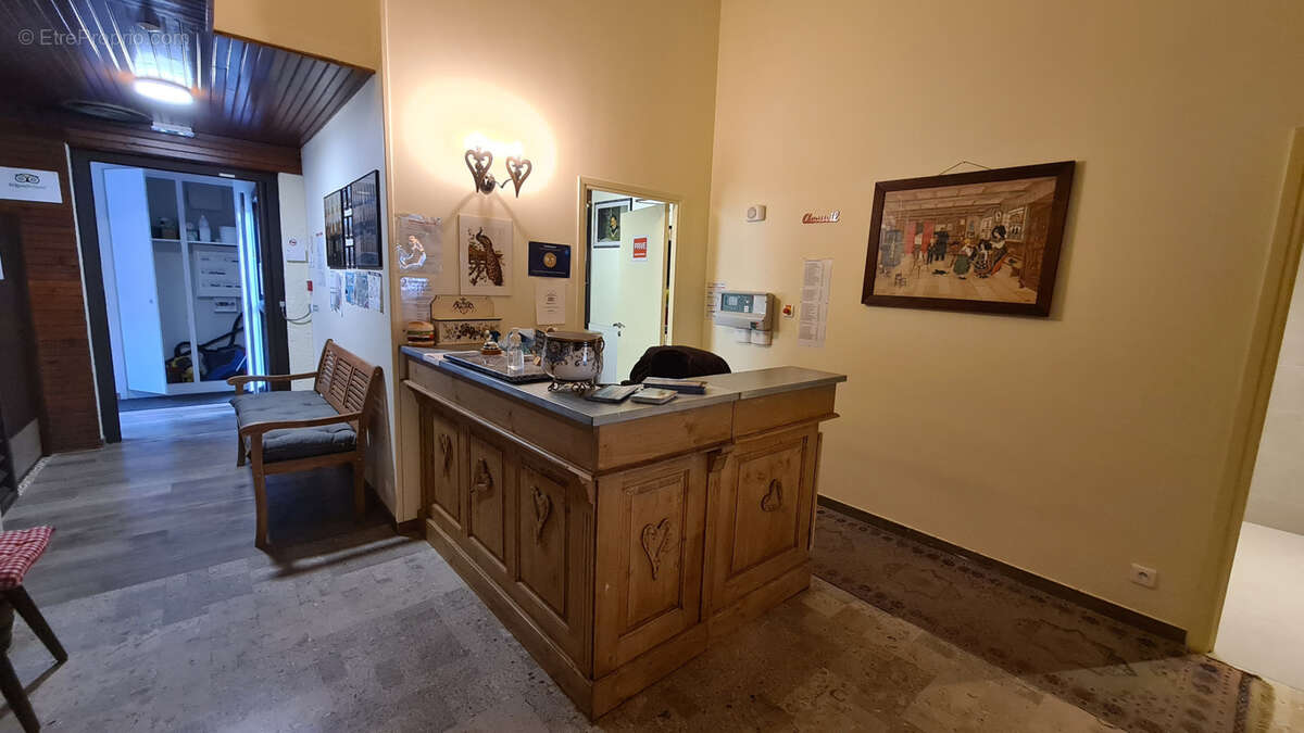 Commerce à GREOLIERES