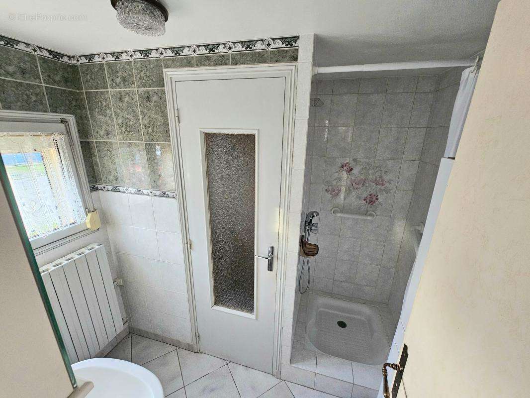 Maison à MONTESCOURT-LIZEROLLES