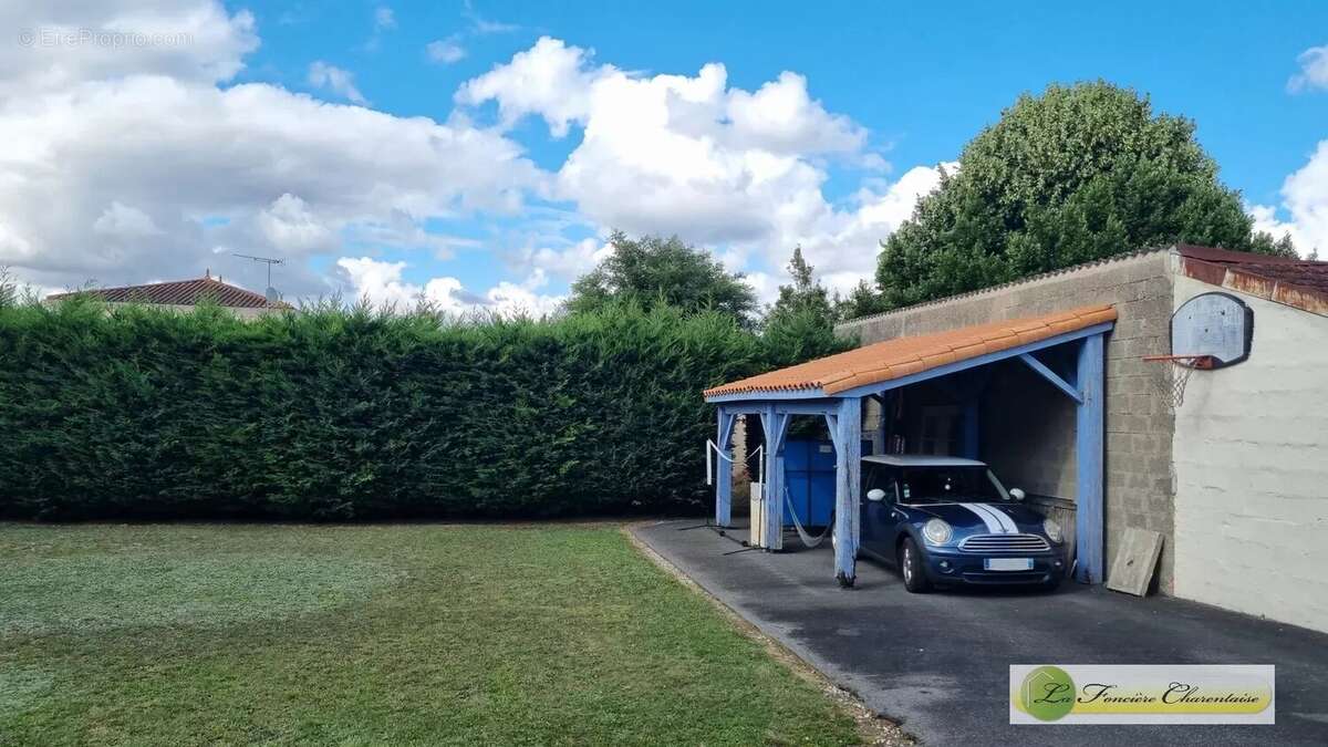Maison à SAINT-YRIEIX-SUR-CHARENTE