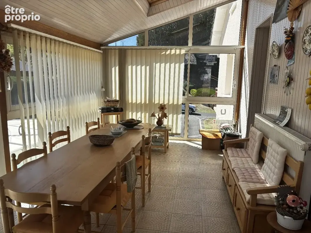 Maison - 4 chambres avec appartment, Piscine, Hanger, garage, Terrain - 6040 m2 - photo 4