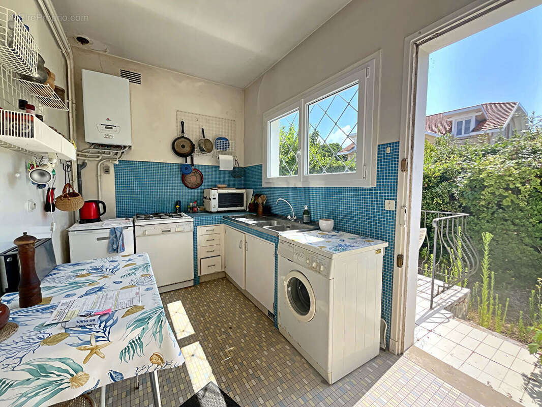 Maison de charme à rénover Royan, à deux pas du marché et de la plage - photo 5
