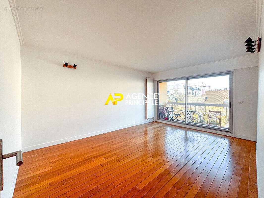 Appartement à SARTROUVILLE