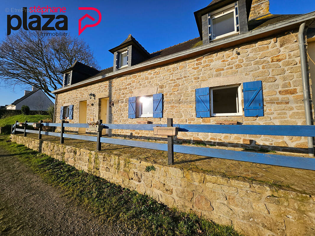 Maison à PLONEVEZ-PORZAY