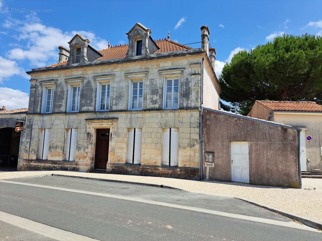 Maison à EPARGNES