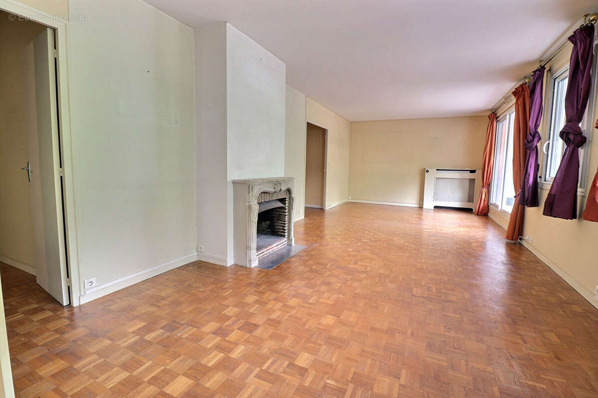 Appartement à MAREIL-MARLY