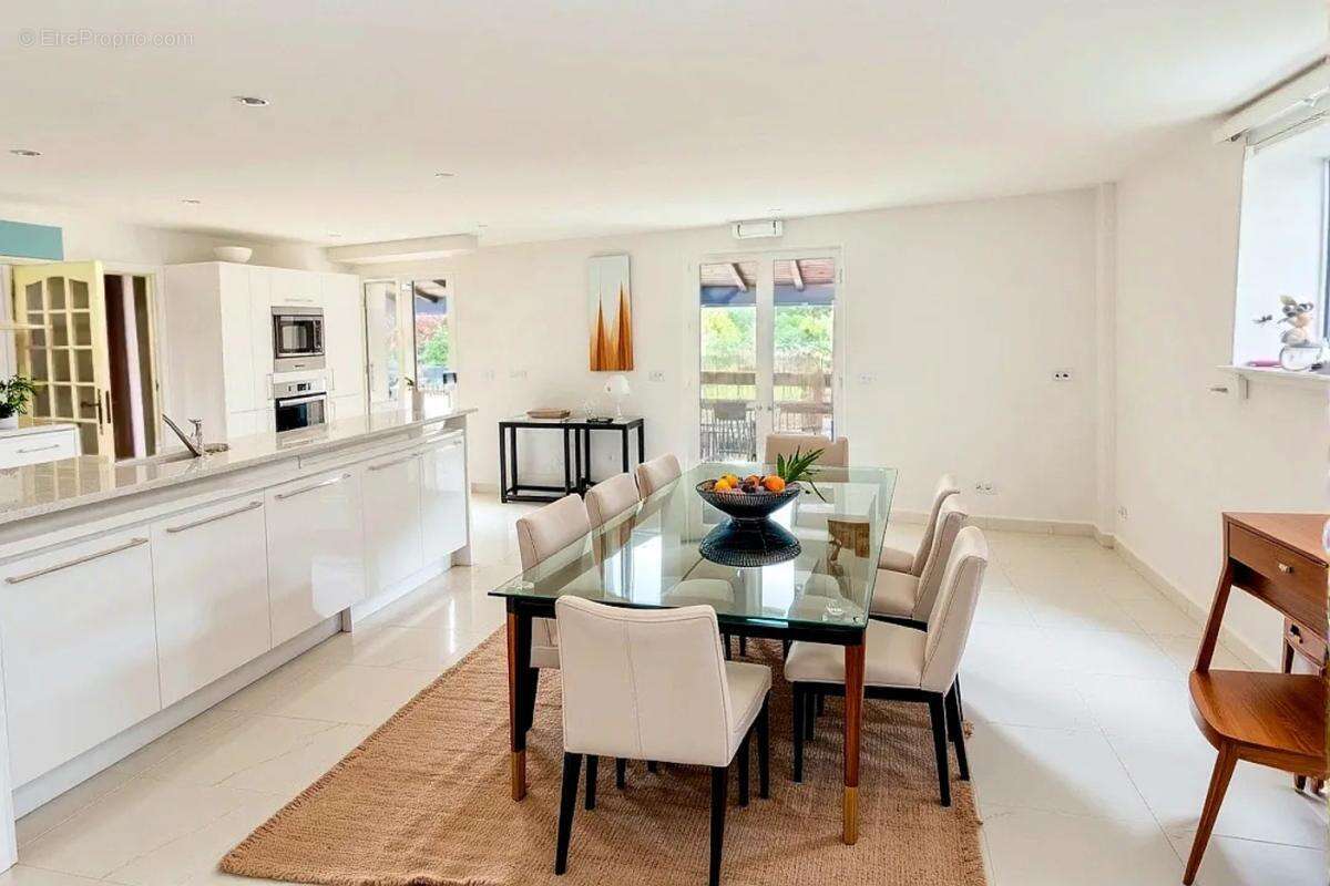 Maison à SAINTE-SOULLE