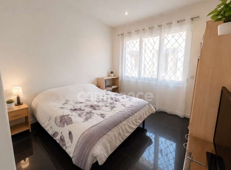  SÈTE – Quai Aspirant Herber  T3 entièrement rénové avec balcon et cave. Un emplacement recherché, un appartement clé en main… i - photo 7