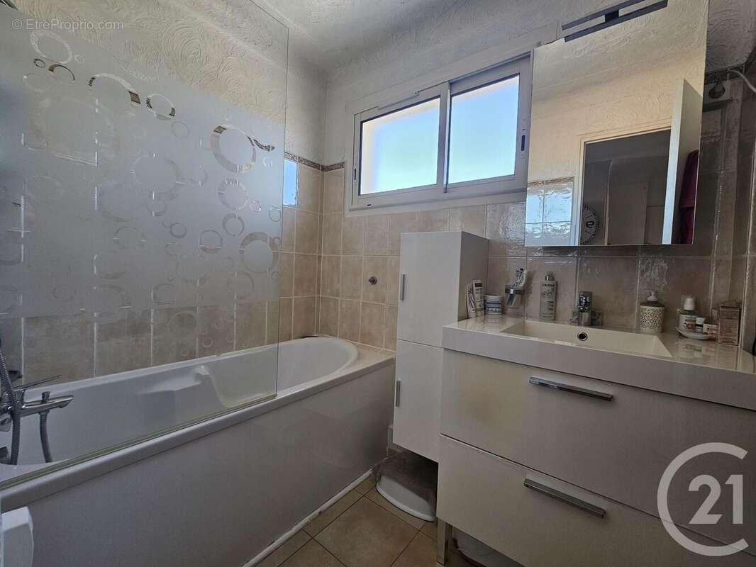 Appartement à SIX-FOURS-LES-PLAGES