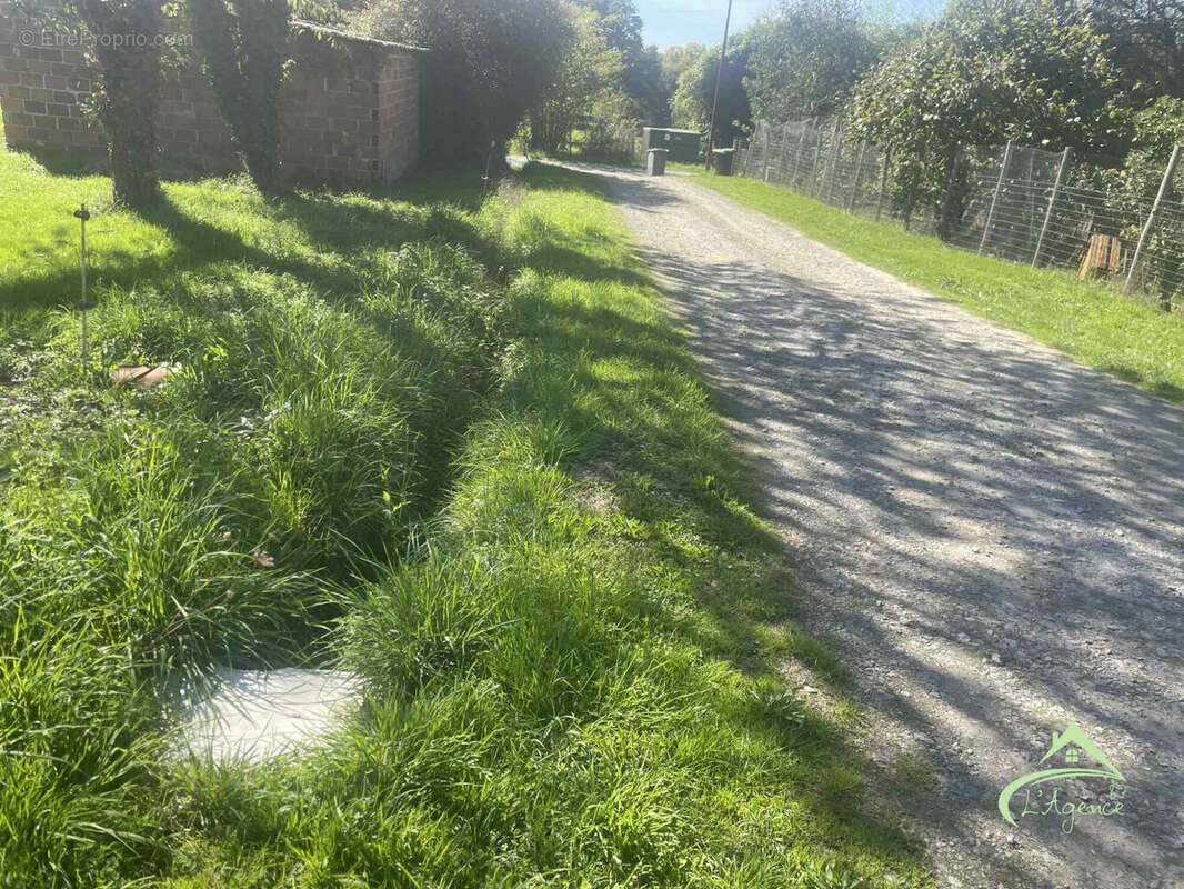 Terrain à CHAILLAC-SUR-VIENNE