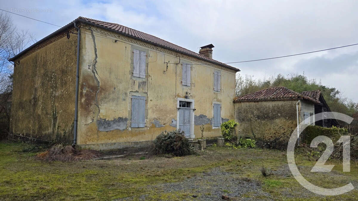 Maison à MOMUY