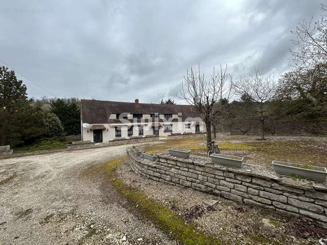 Maison à JOUX-LA-VILLE