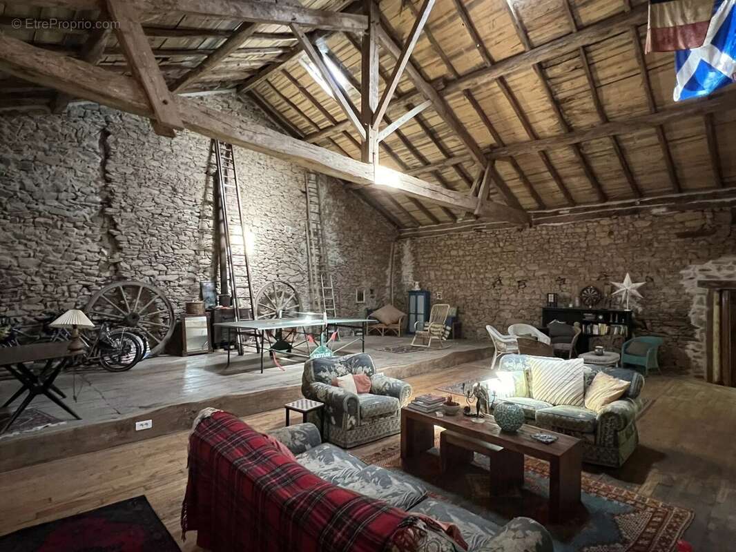 Maison en pierre de 300m² - 4 chambres et jardin joli - photo 16