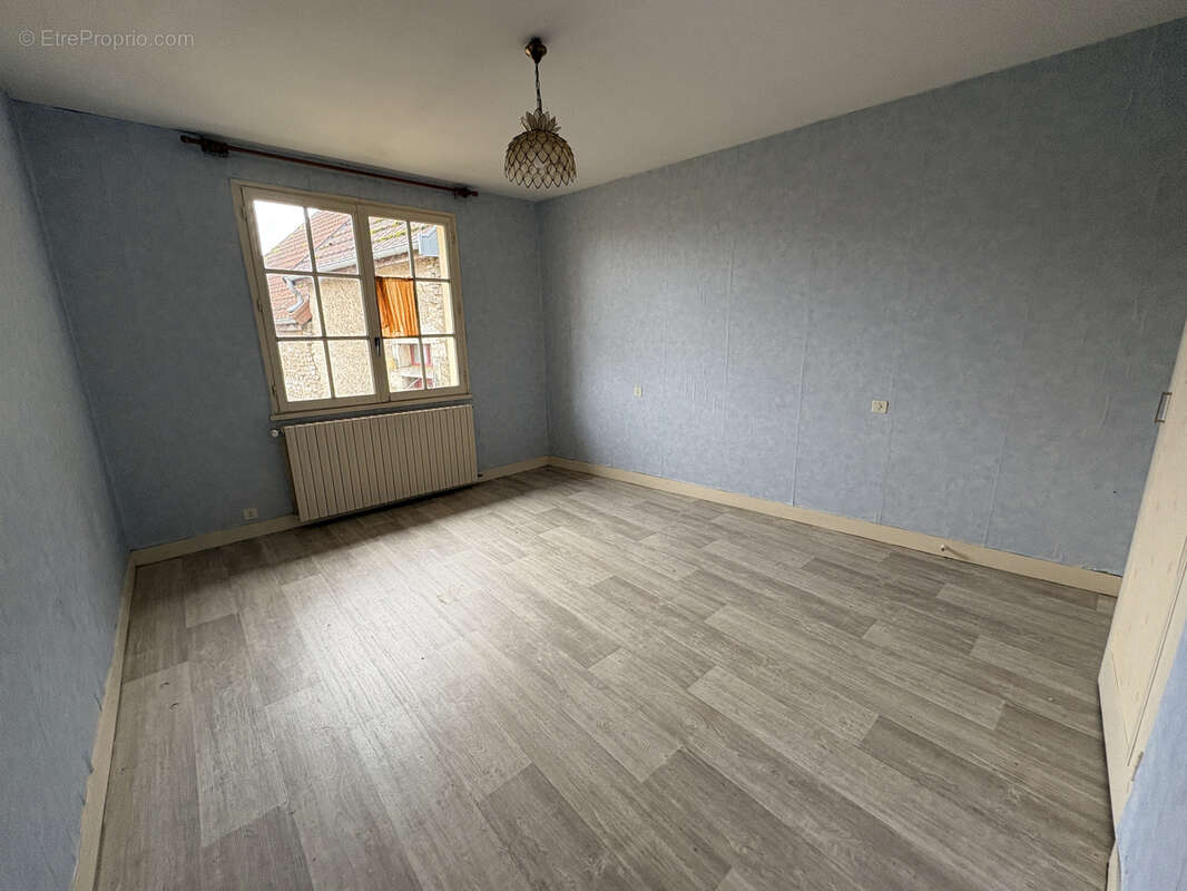 Maison à MONTCEAU-ET-ECHARNANT