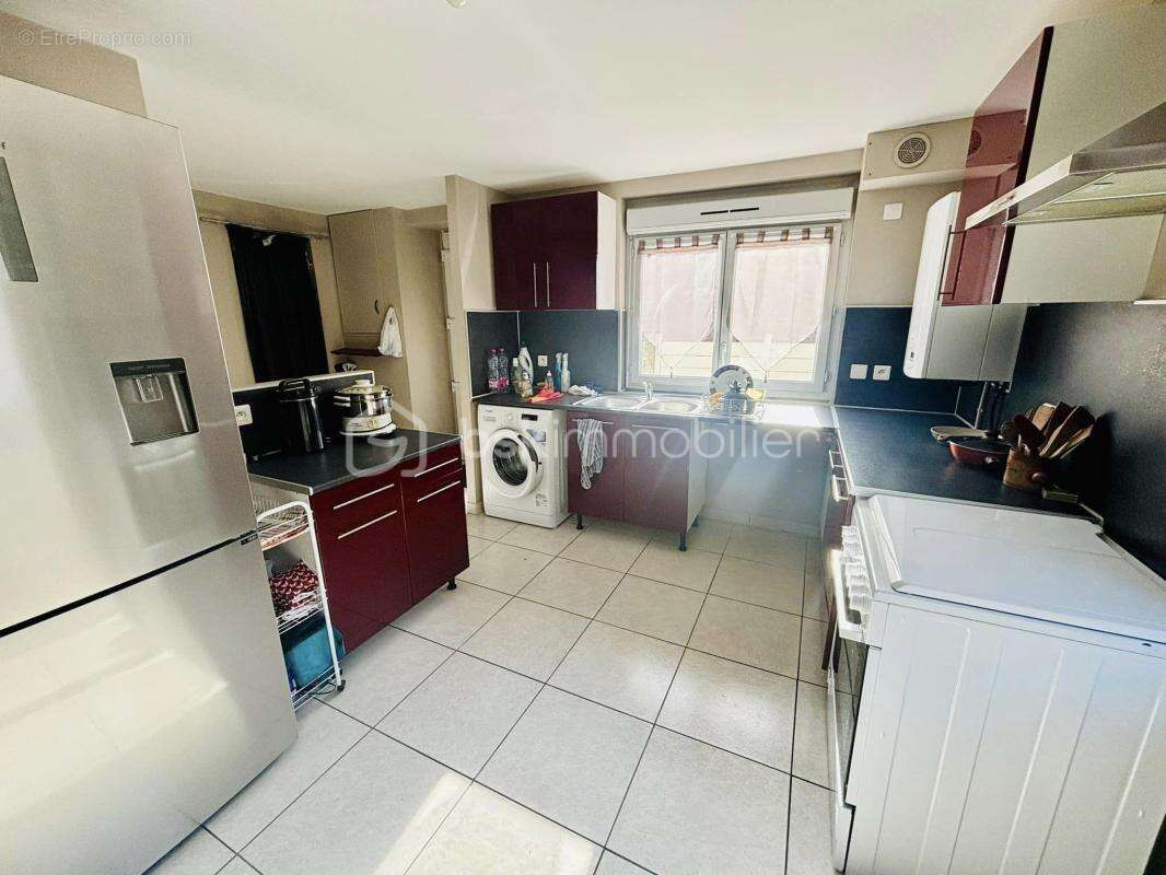 Appartement à COURS-LA-VILLE