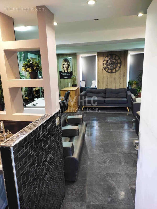 Commerce 30 m² à vendre à Saint-Paul-En-Foret (83440) - photo 3