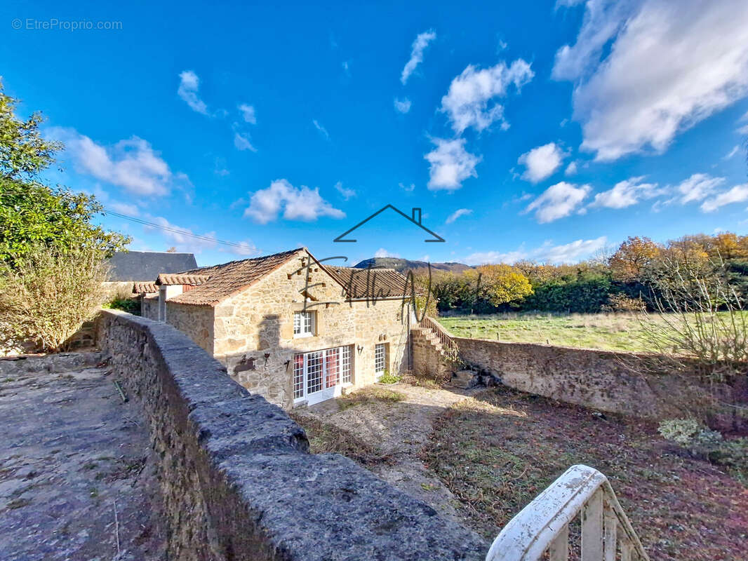 Maison à SAINTE-EULALIE-DE-CERNON