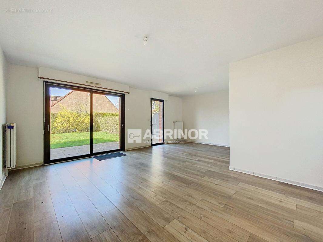 Maison à NEUVILLE-EN-FERRAIN