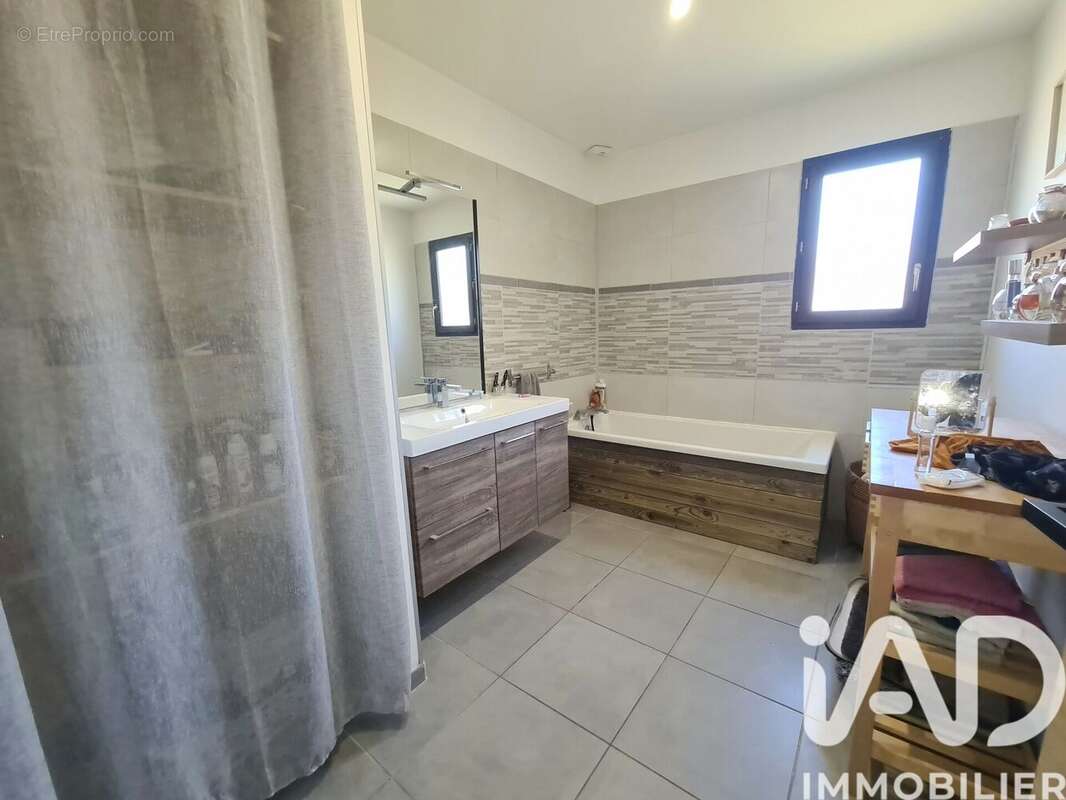 Maison 104 m² à Escatalens  - photo 8
