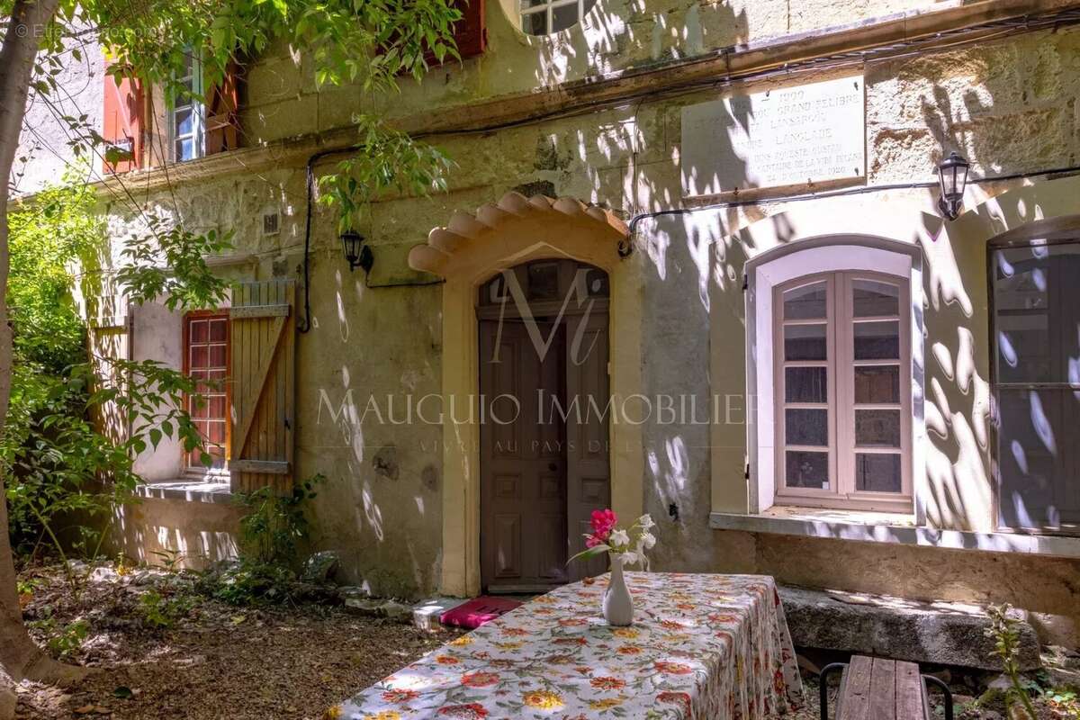 Maison à MAUGUIO