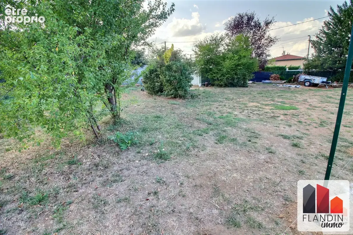 Photo Terrain à Saint-Genis-Laval au prix de 212 000€