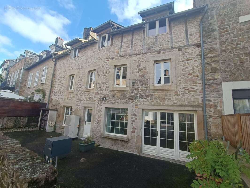 Appartement à CORREZE