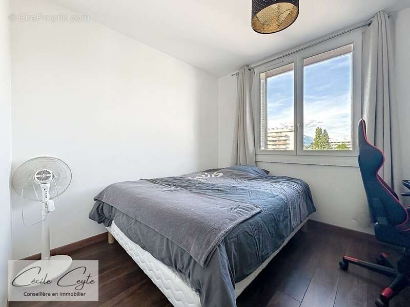 Appartement à SAINT-MARTIN-D'HERES