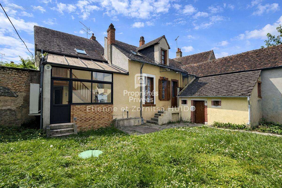 Maison à CHAROST