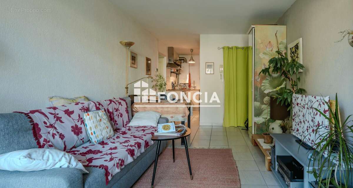 Avignon Intra-Muros : T2 meublé avec terrasse sud-ouest, vue dégagée et garage - photo 5