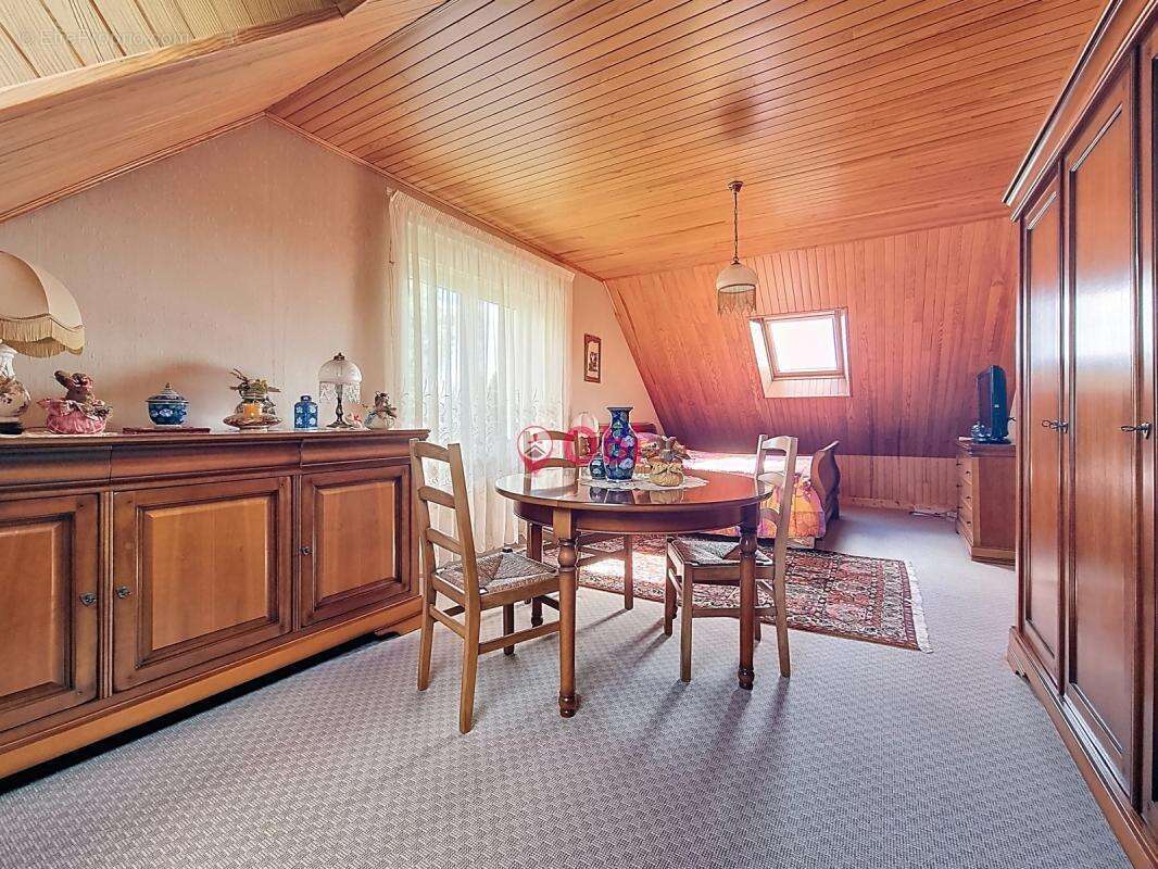 Maison à CHATEAUNEUF-DU-FAOU