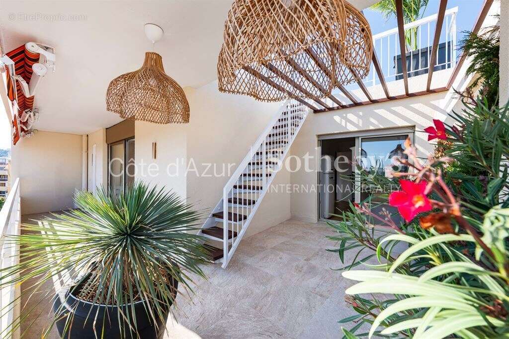 Appartement d'exception en dernier étage avec toit-terrasse et vue mer panoramique - photo 13