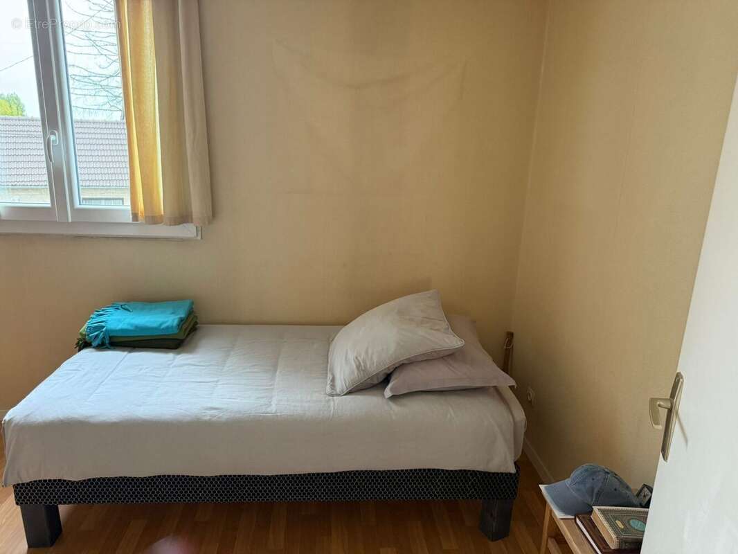 Chambre 1 - Maison à VAUJOURS