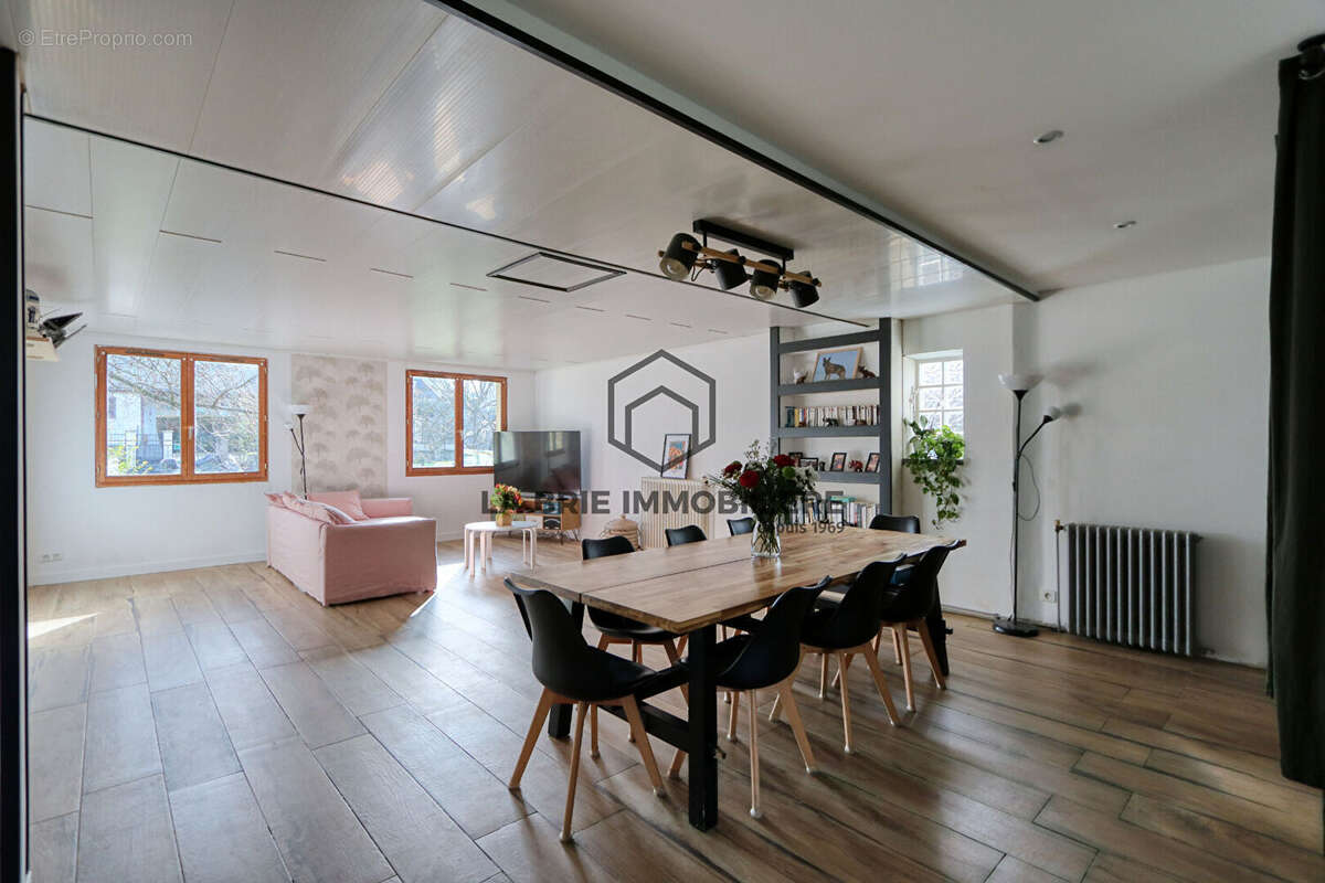 Maison à VILLECRESNES