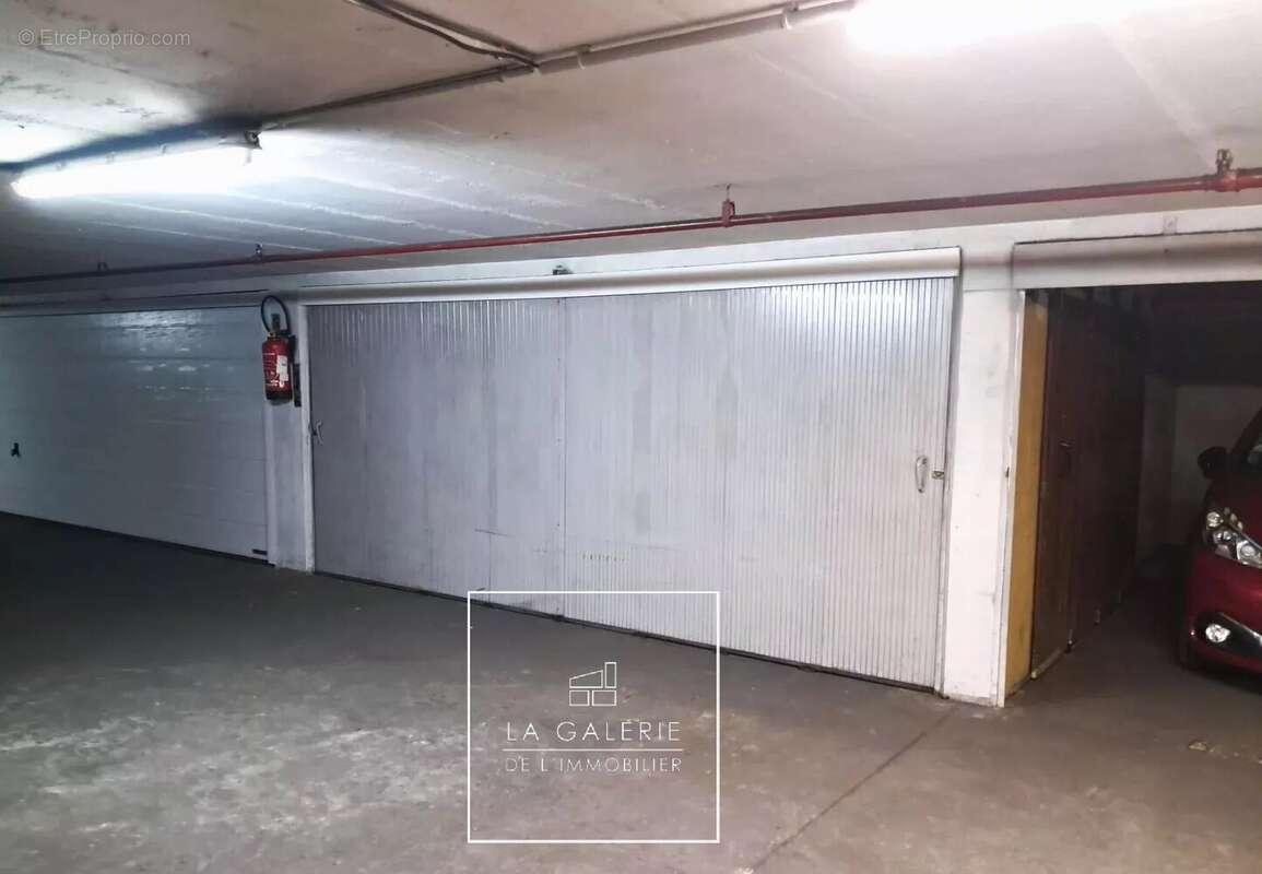 Parking à PARIS-16E