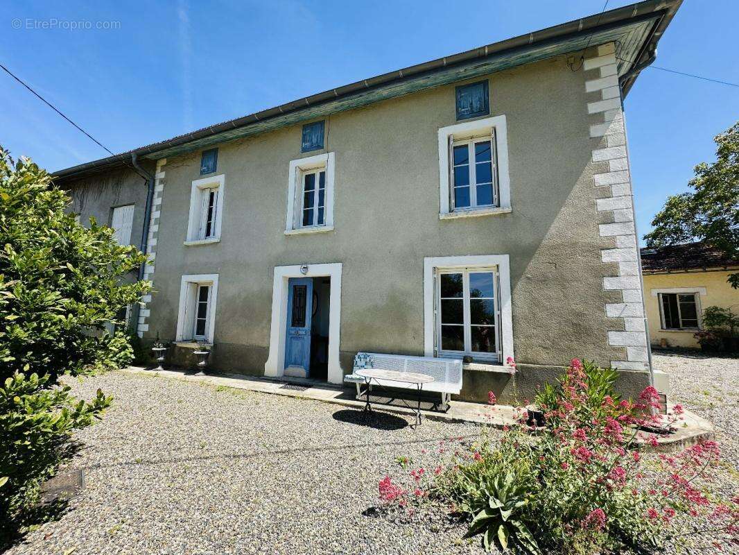 Maison à LASSERRE
