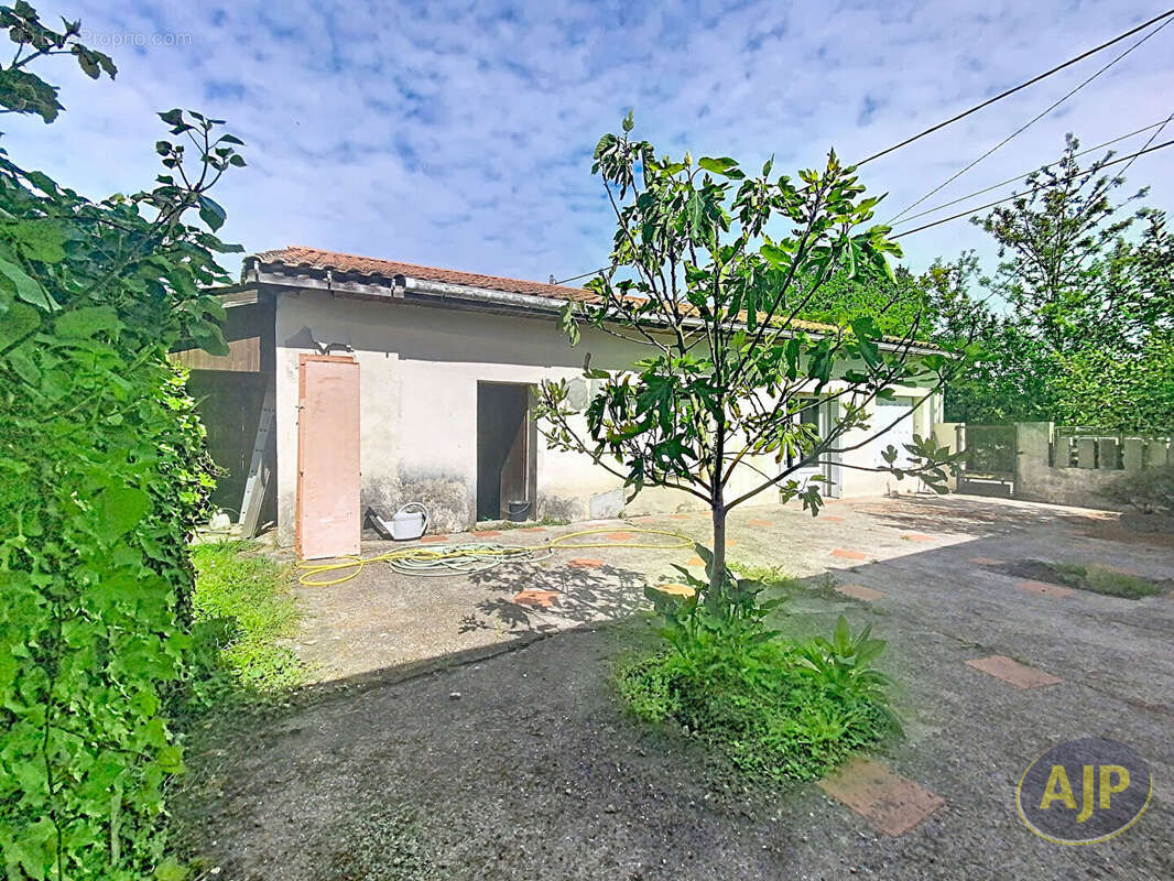 Maison à LEOGNAN