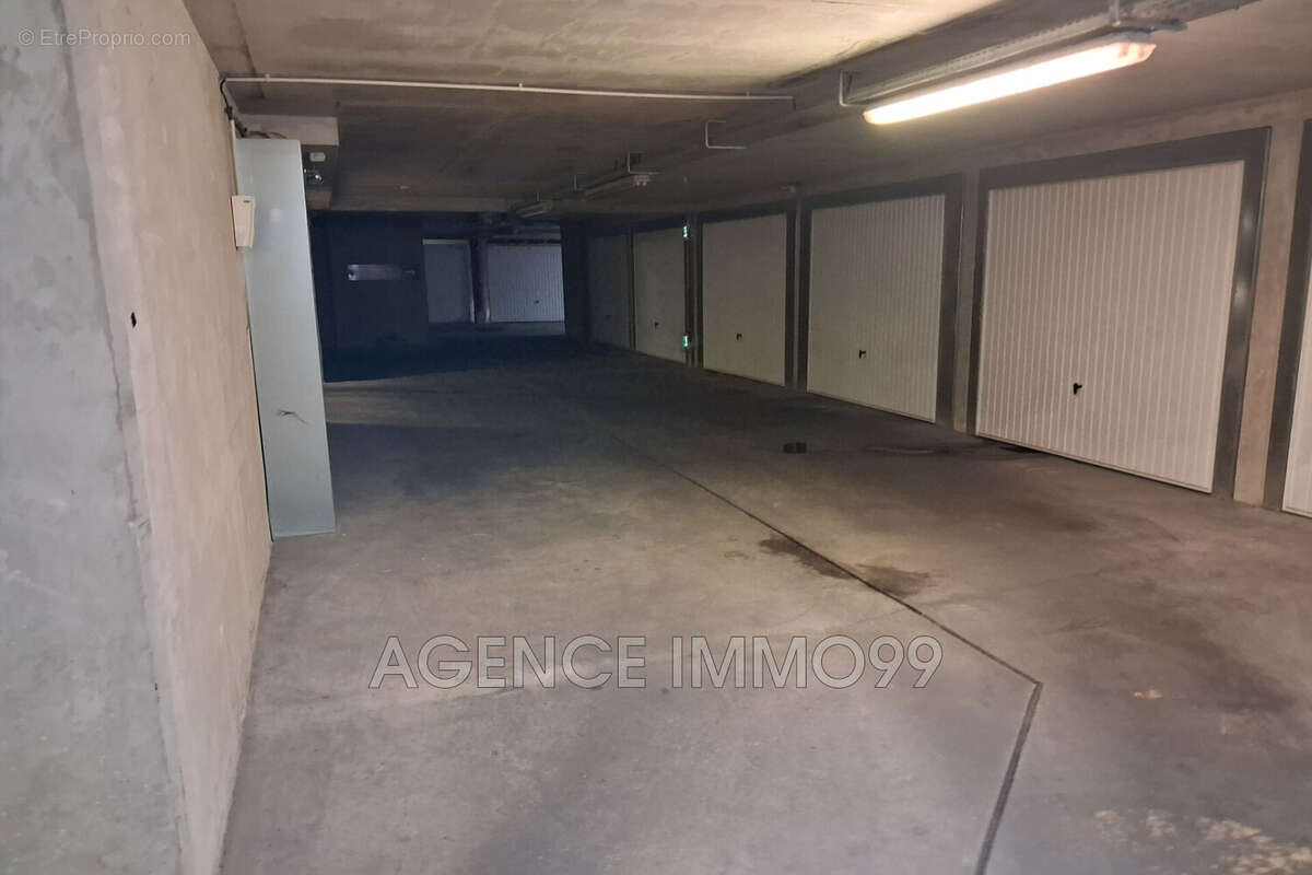 Parking à CANNES