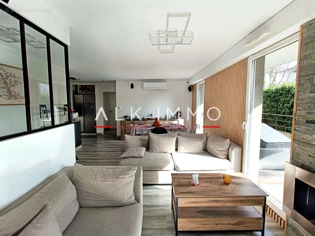 Appartement à VILLE-LA-GRAND