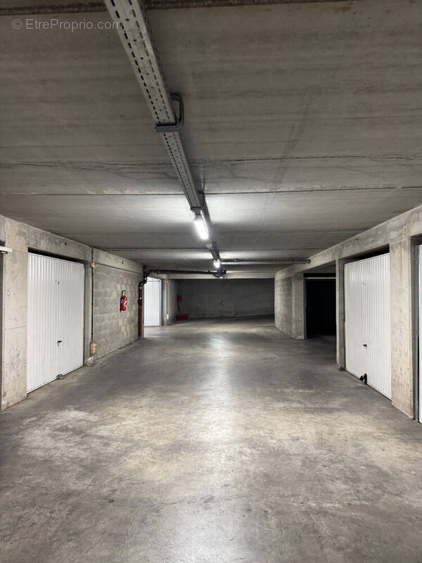 Parking à MARSEILLE-8E