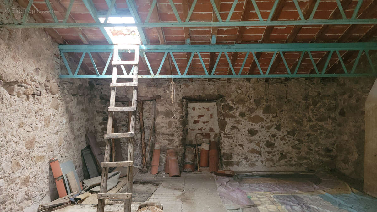Maison de village en pierre à rénover - 220 m2 à Coustouges - photo 13