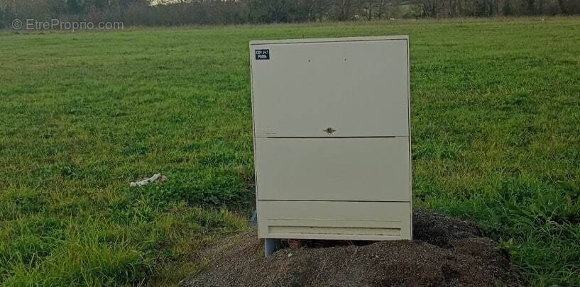 Terrain à FROIDFOND