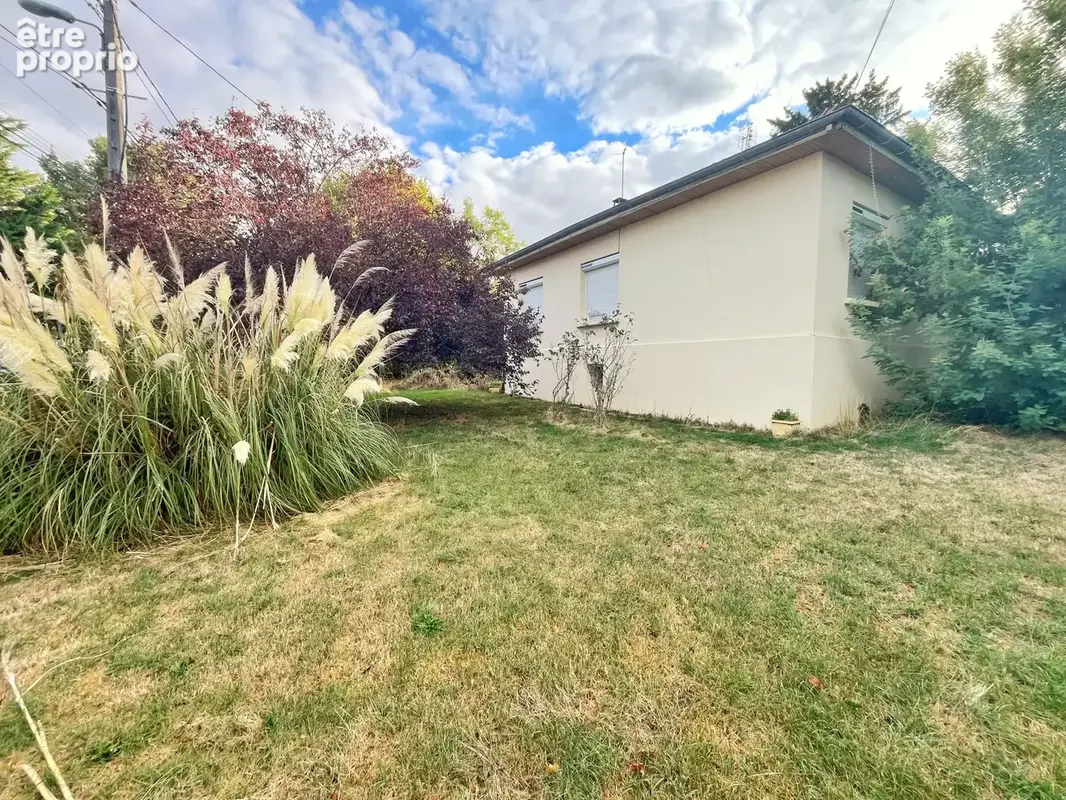 Maison Crepieux terrain 2500 m2 - photo 3