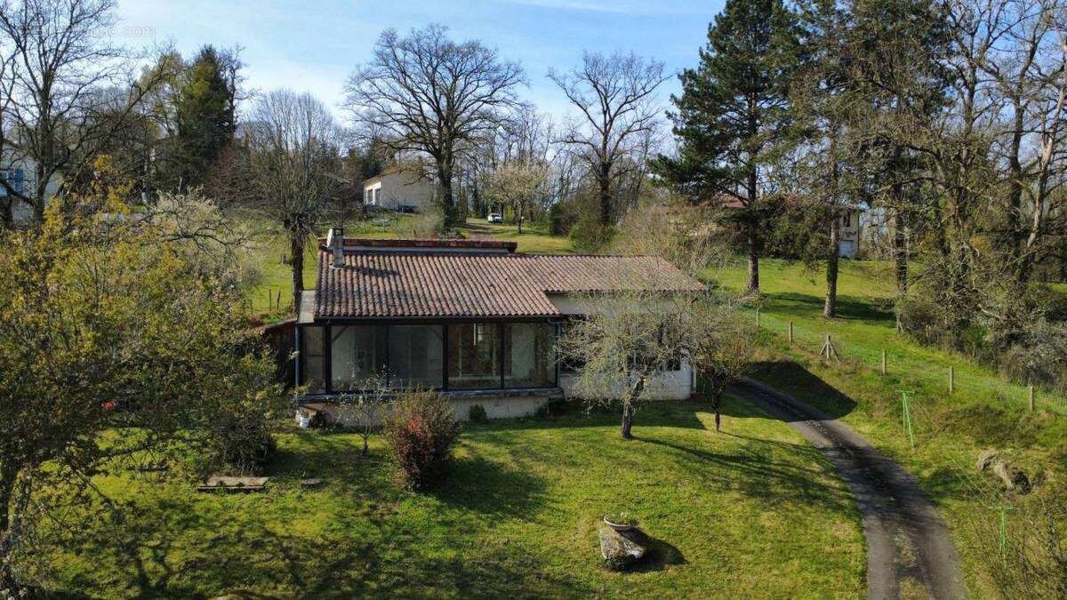 Maison à CONFOLENS