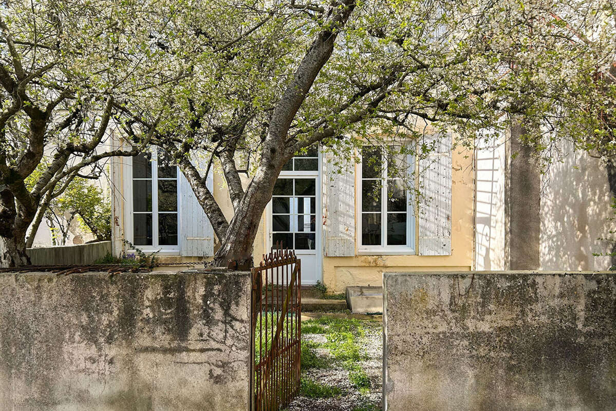 Appartement à SAINT-JEAN-D'ANGELY